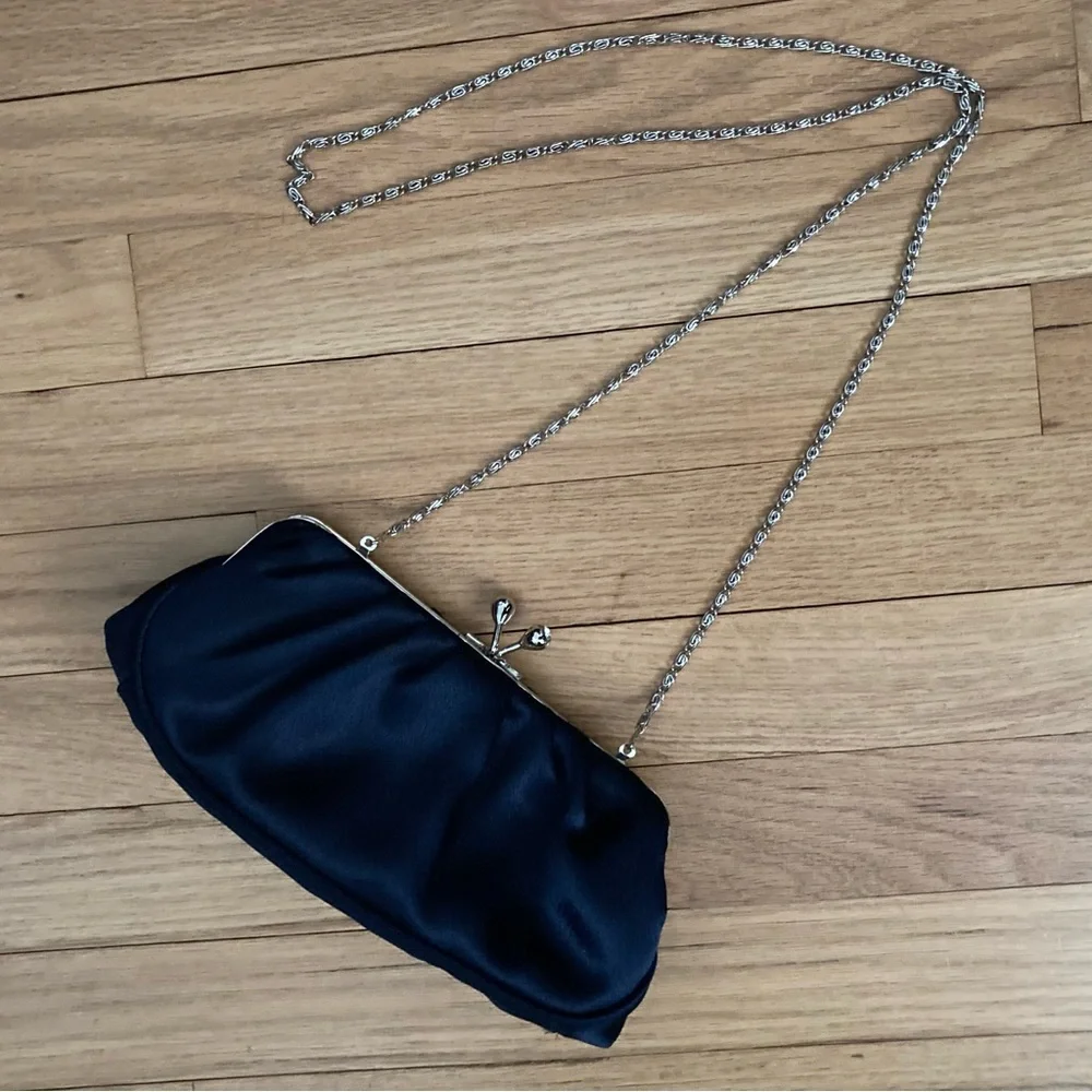 NWOT Jessica McClintock Silk evening clutch purse w/drop in silver chain